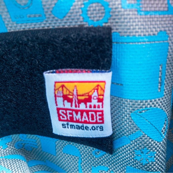 Rickshaw Large Zero Messenger Bag - Grey with Blue Inside - Picture 13 of 16